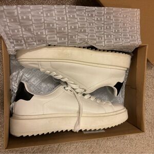 Steve Madden Women’s Catcher White Black Shoes